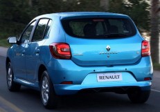 Renault SANDERO сзади